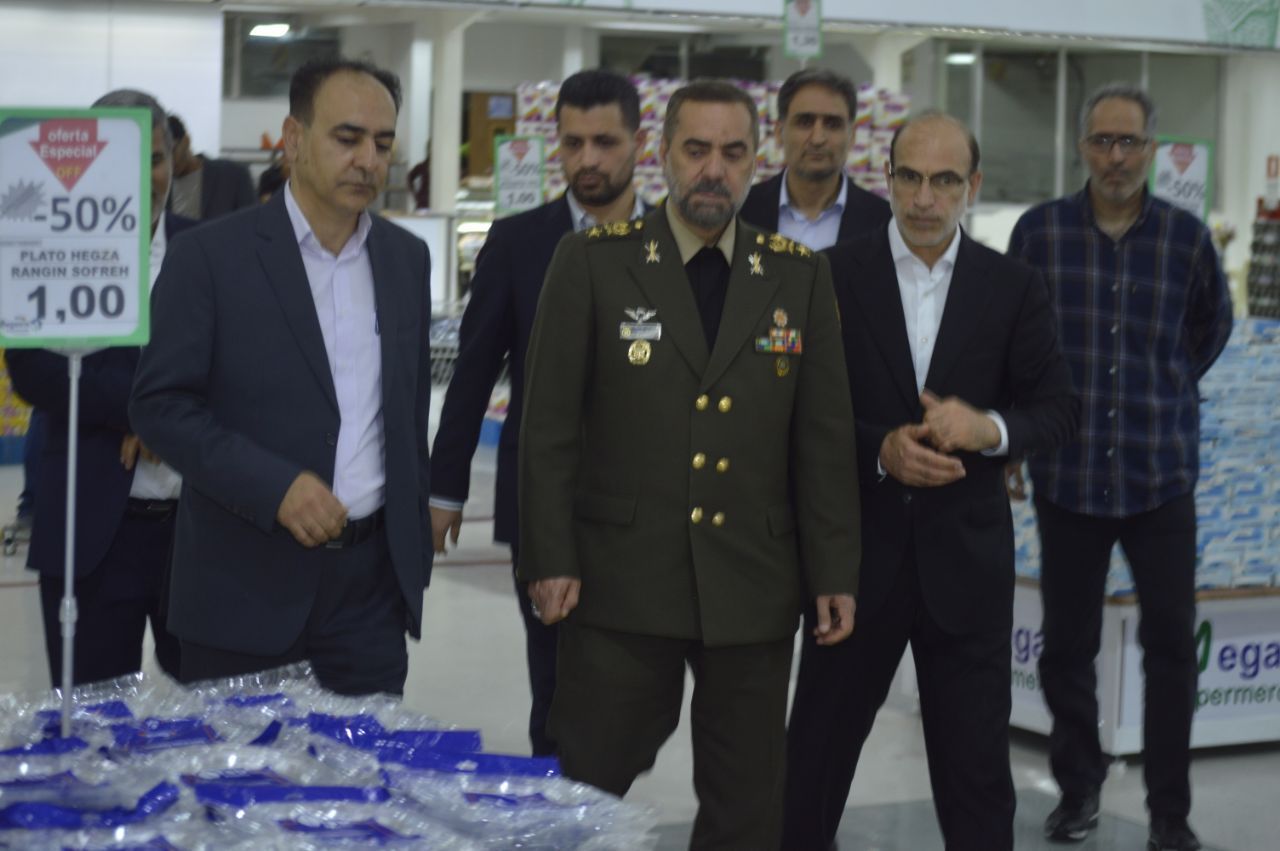 بازدید وزیر محترم دفاع از فروشگاه ایرانی «مگاسیس» در کاراکاس ونزوئلا با حضور مدیر عامل سازمان اتکا