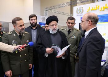 بازدید رییس جمهور از نمایشگاه دستاوردهای فناورانه وزارت دفاع