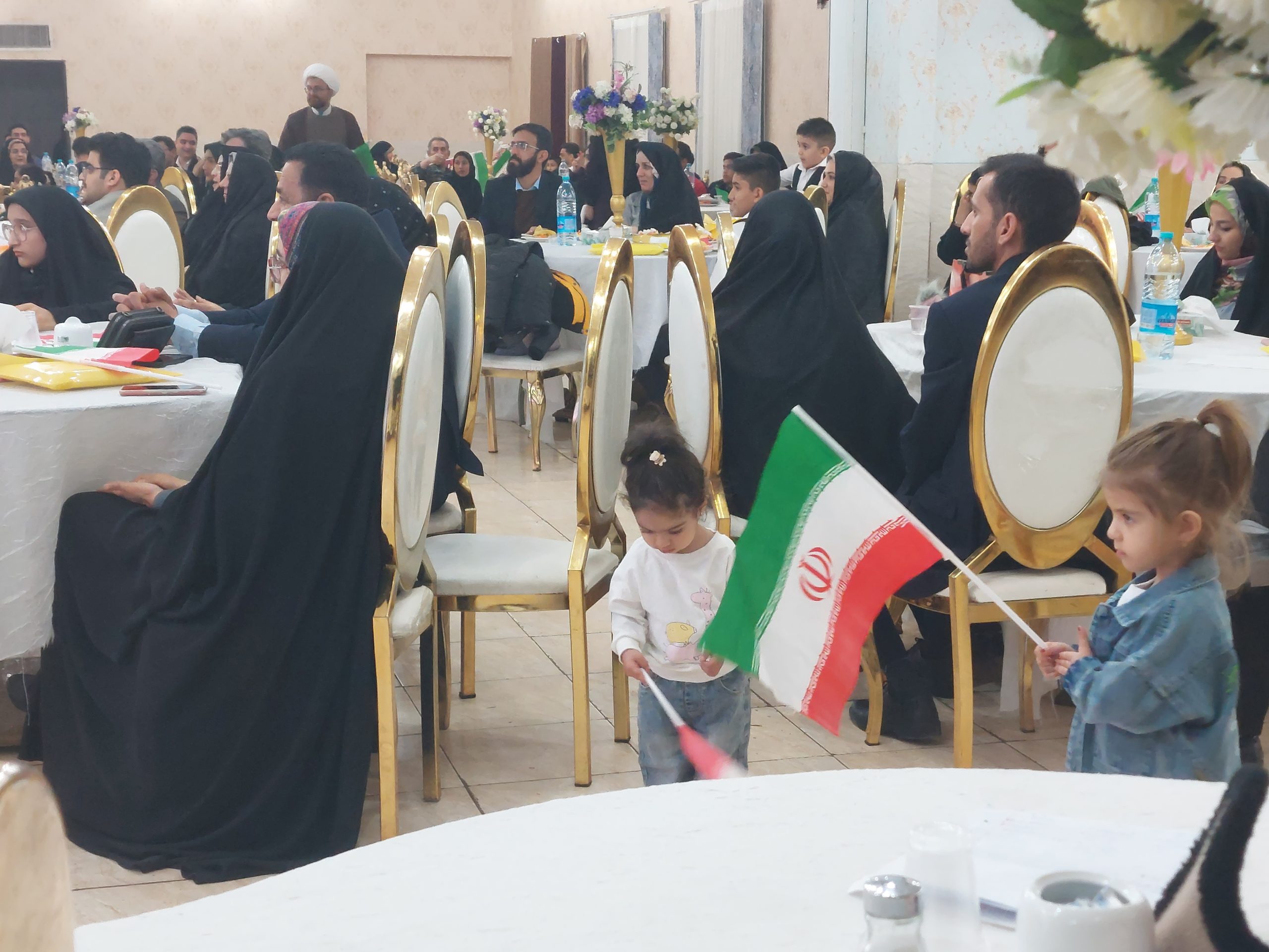 برگزاری جشن ۲۲ بهمن در فروشگاه اتکا مرکزی استان کرمان 
