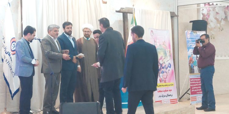 برگزاری جشن ۲۲ بهمن در فروشگاه اتکا مرکزی استان کرمان 