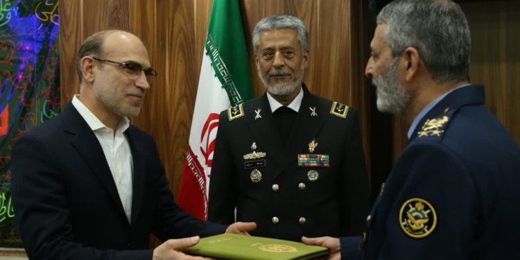 تقدیر فرمانده کل ارتش از مدیر عامل سازمان اتکا